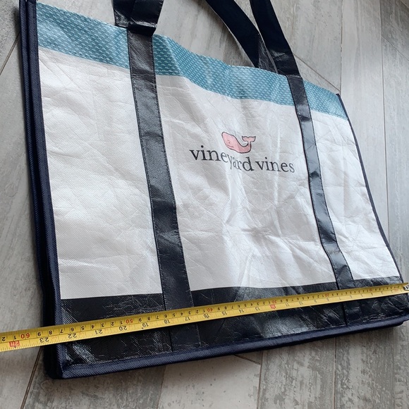 Vineyard Vines Branded Gift Packaging Collapsible Reusable - Picture 4 of 10